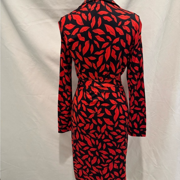 Diane Von Furstenburg Black Silk Jersey Wrap Dress With Red Lips Print - Picture 3 of 14